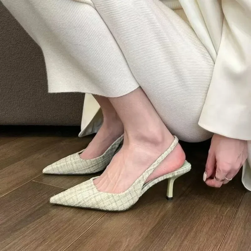 ファッションブランドが女性向けにデザインしたニットプラットフ - Pointed Toe Flat のレビューと価格