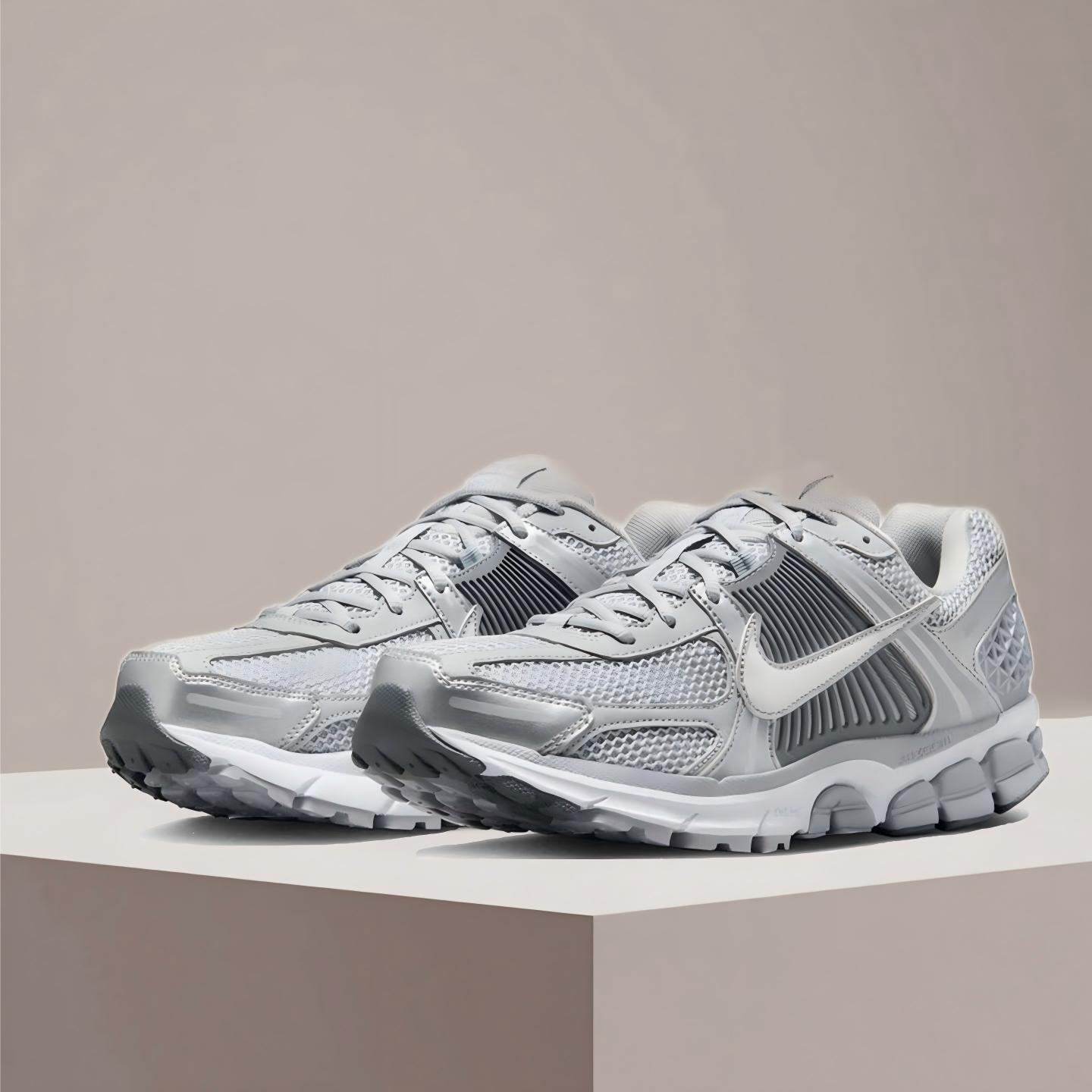 ナイキ ズーム ボメロ 5 ヤンキース ランニング シューズ - Women Shoes Running Nike のレビューと価格