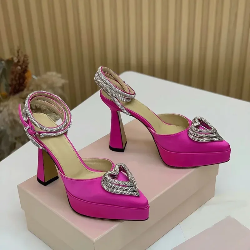 プラットフォームクリスタル愛の装飾サンダルセクシーなポインテ - Pointed Toe Flat のレビューと価格